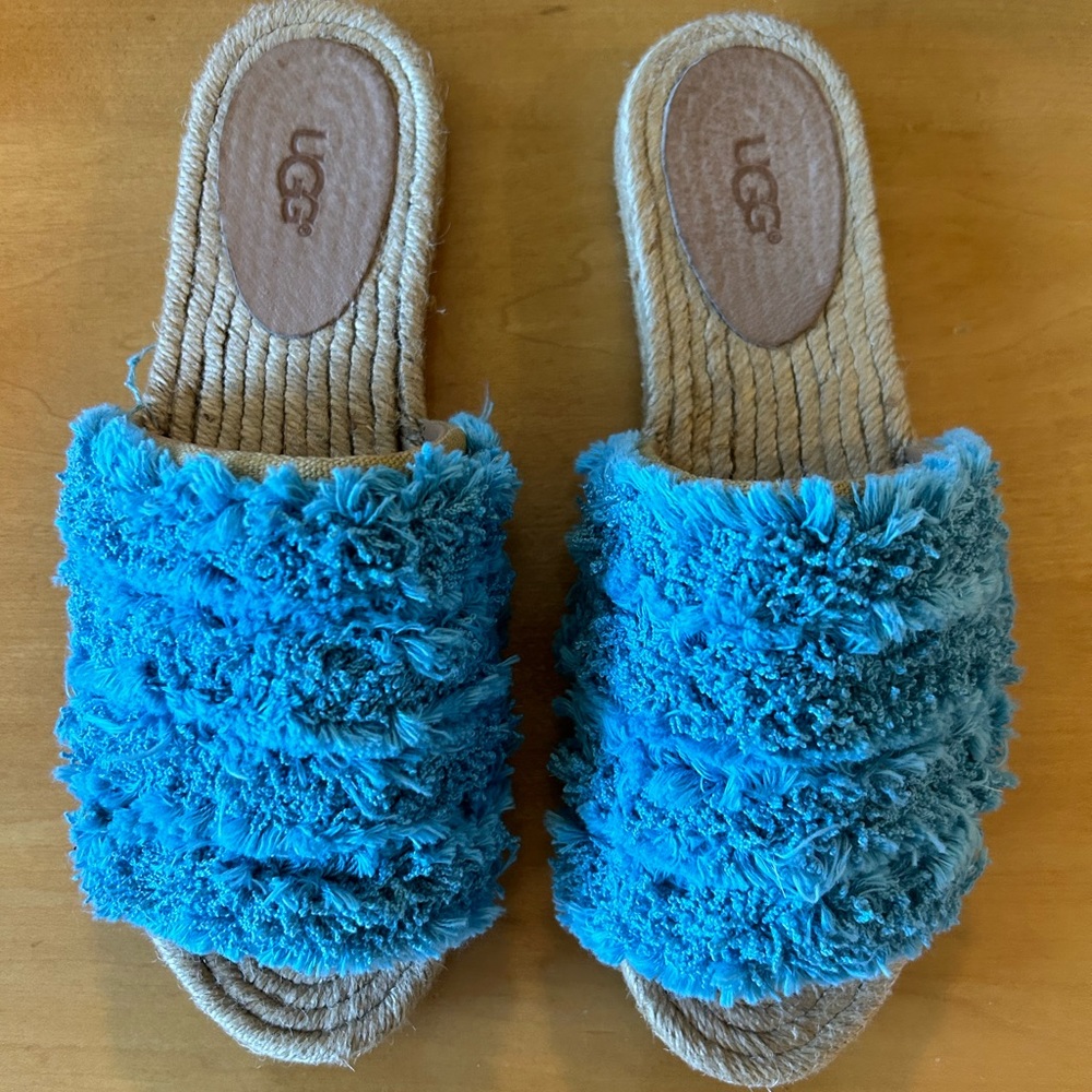 Ugg slippers size 7